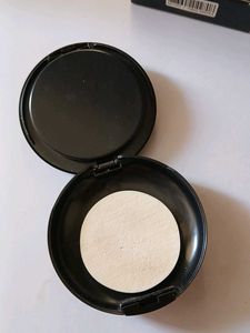 M.A.C STUDIO FIX POWDER PLUS FOUNDATION😍