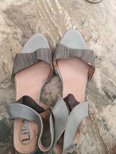 Grey heel