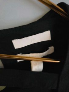 H&amp;M Black Crop Top 32&#34;