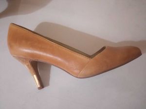 Aldo Solid Tan Pumps/heels