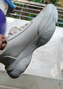 🔥 Sale 🔥Stylish White Sneakers for women