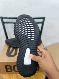 ADIDAS YEEZY 350 V2 &#34;STATIC BLACK&#34; REFLECTIVE UK 9