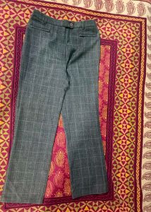 British Woman&#39;s Grey And White Plaid Trousers