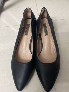 V. Vanicsen Black Pointed Heels