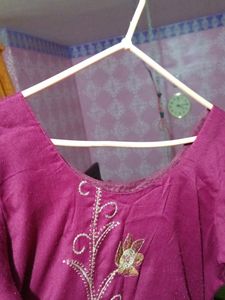 2 Embroidery Kurthi With 1dupatta💯