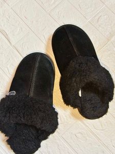 UK 5 Fuzzy Fur Black Slippers