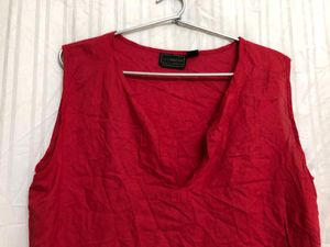 Red Sleevless Top