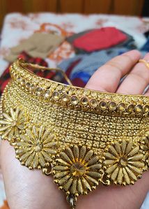 Chick Set With Earings And Mang Tika