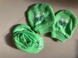 Baby Mittens - 'I Love Mom &amp; Dad'