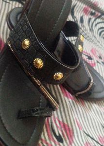 Black & Gold Embellished Toe-Ring Sandals