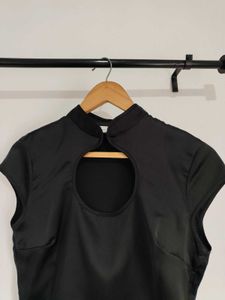 Topshop Keyhole Short Sleeve Crop