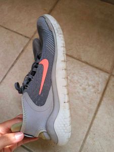 NIKE Women's Running Shoe - UK4/US6.5