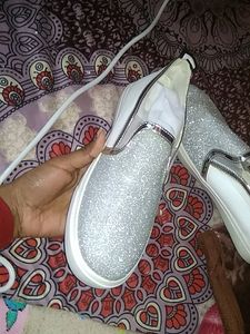 White Shoes Whit Shinny Silver Design