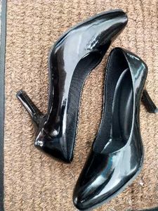 Elegant Black Pointed Heels