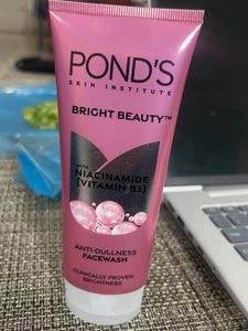 Pond&#39;s Bright Beauty Facewash