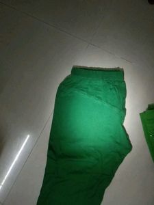Green Embellished Dupatta And Leggings Set