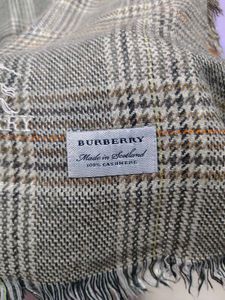 BURBERRY LONDON CLASSIC LARGE TWEED 100%. CASHMERE