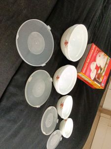 Brand new four piece Stackable  bowl