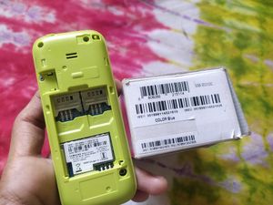Samsung Guru Music 2.... With Box