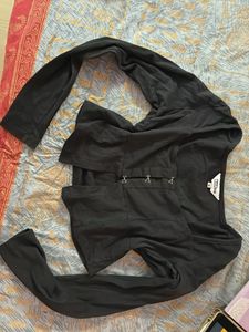 Chic Black Cropped Top 🐈‍⬛