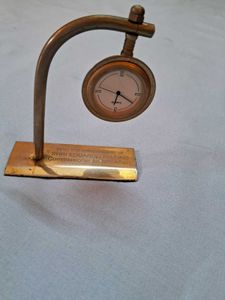 DECORATIVE PIECE WITH CLOCK