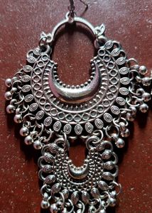 Locket Neck Piece, Black Metal Earrings.