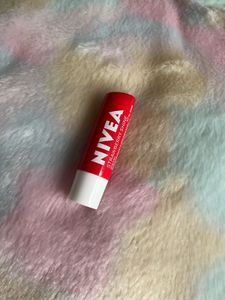 Nivea Strawberry Shine Lip Balm