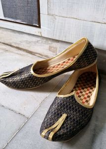 MANYAVAR (BRANDED) Ethnic Desi Mojaris For Men