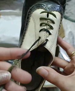 ⚡Price Drop❗Vintage Cream And Brown Boots