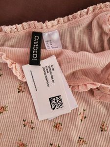 H&amp;M Lace Trimmed Crop Top/ SIZE-M