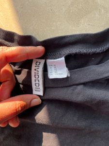 Basic Black Tee - H&M