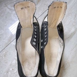 2 Shoes Nd Socks