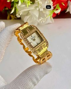 VERSACE &amp; GUCCI MIX BRANDED WOMEN WATCHES @SALE
