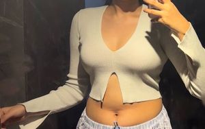 Ribbed knit V-neck crop top