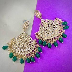 Monkdecor Green Design festive mathapatti And Earring Set .