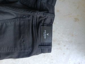 Black Denim Jeans For Both Men And Women