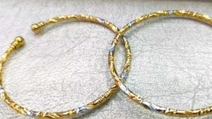 Gold Tone Bangle Set