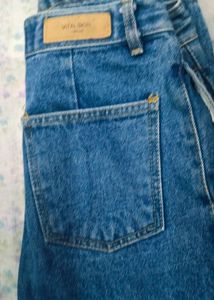 Loose Fit Jeans.