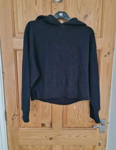 Zara Size  Medium Black Crop Top Hoodie Sweatshirt