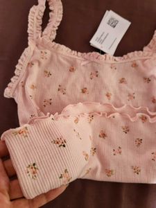H&amp;M Lace Trimmed Crop Top/ SIZE-M