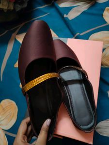 New Bellies Burgundy With Shimmer Details