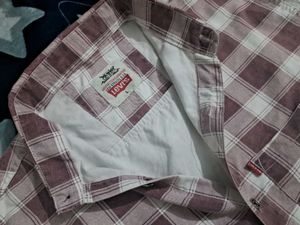 Levi&#39;s Plaid Shirt