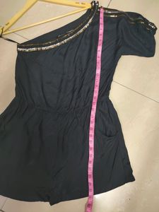 279rsOne Shoulder Playsuit
