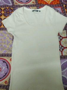 Simple Cream T-Shirt - M