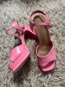 🎀New Pink Barbie Platform Heels