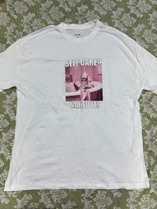 Casual Tee with cute cat print .