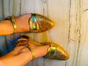 Women Golden Flats Party Wear🦋