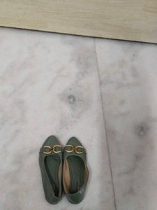 Elegant Green Ballerinas