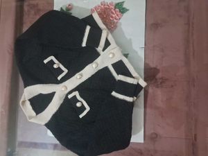 Chic Black &amp; White Cardigan