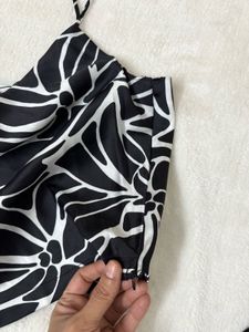 Chic Black &amp; White Crop Top